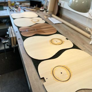 Another day going around in circles.

#acoustic #guitar #guitarist #rosewood #tonewood #celticguitar #irishguitar #luthier #guitarmaker #fingerstyle #boutiqueguitar #guitarist #newguitarday